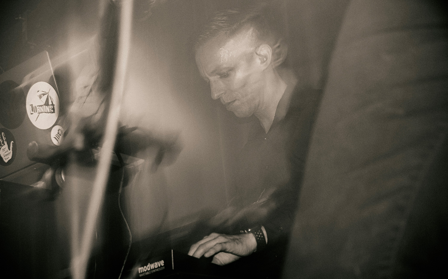 tobias-herrmann-musiker-lorning-keyboard-synthesizer